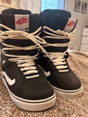 WOMANS VANS OG SNOWBOARD BOOTS